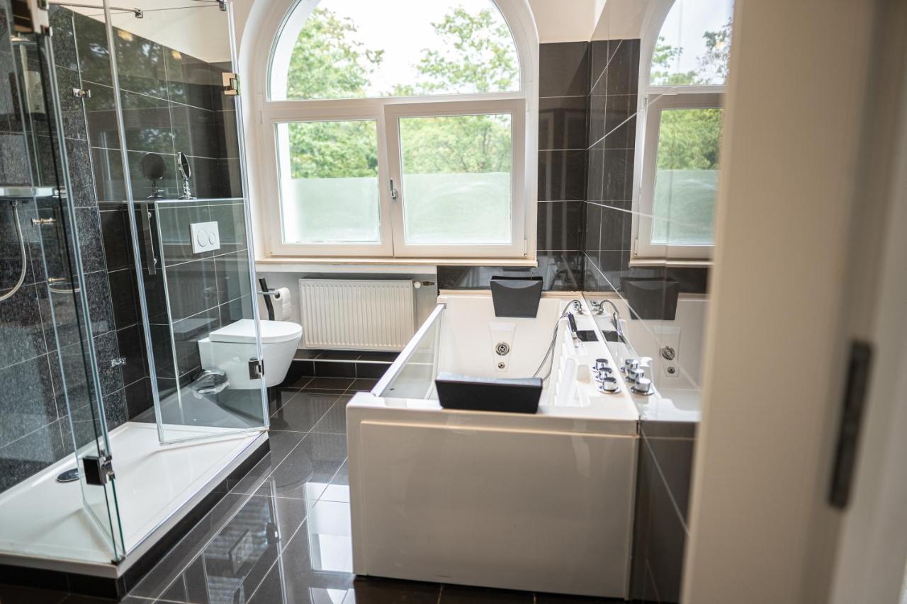 Villa Bowdy Niederzier ภายนอก รูปภาพ